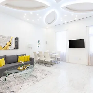 Luxurious Next To The Danube River Budapest